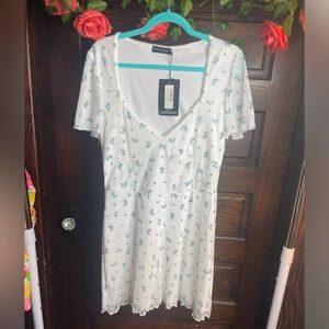 Pretty little thing large white with blue flowers minidress stretch